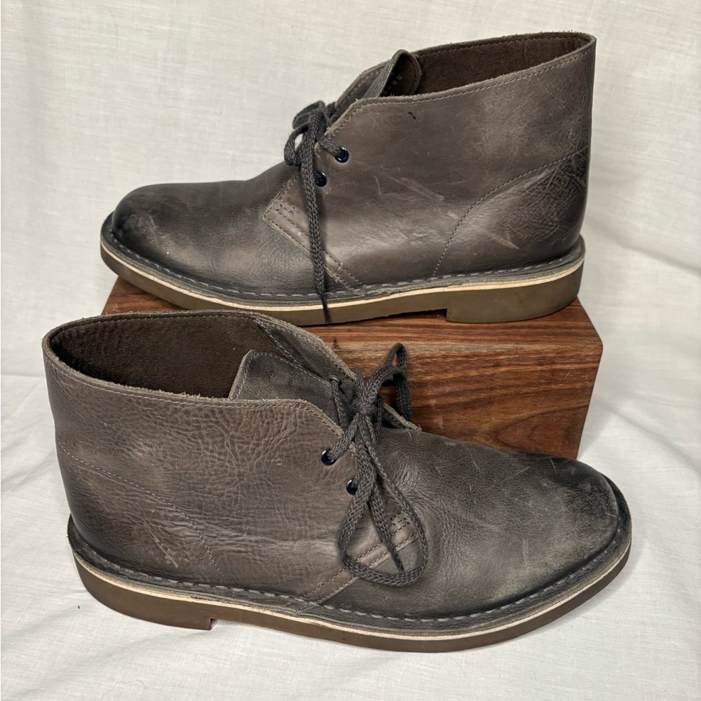 Clarks Bushacre Gray Distressed Leather Chukka Boots
